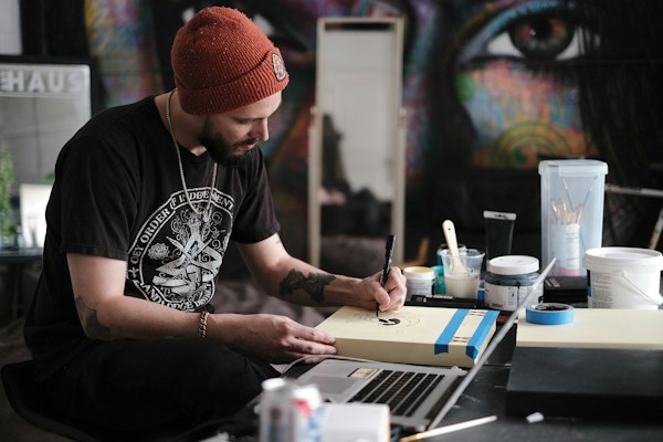 How To Become a Professional Artist 1 img