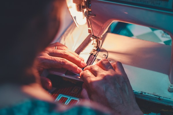 A Beginner's Guide to Choosing the Right Sewing Machine 1 img