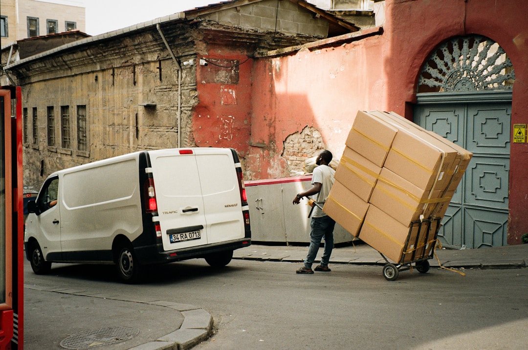 How To Find the Best Commercial Mover 2 img
